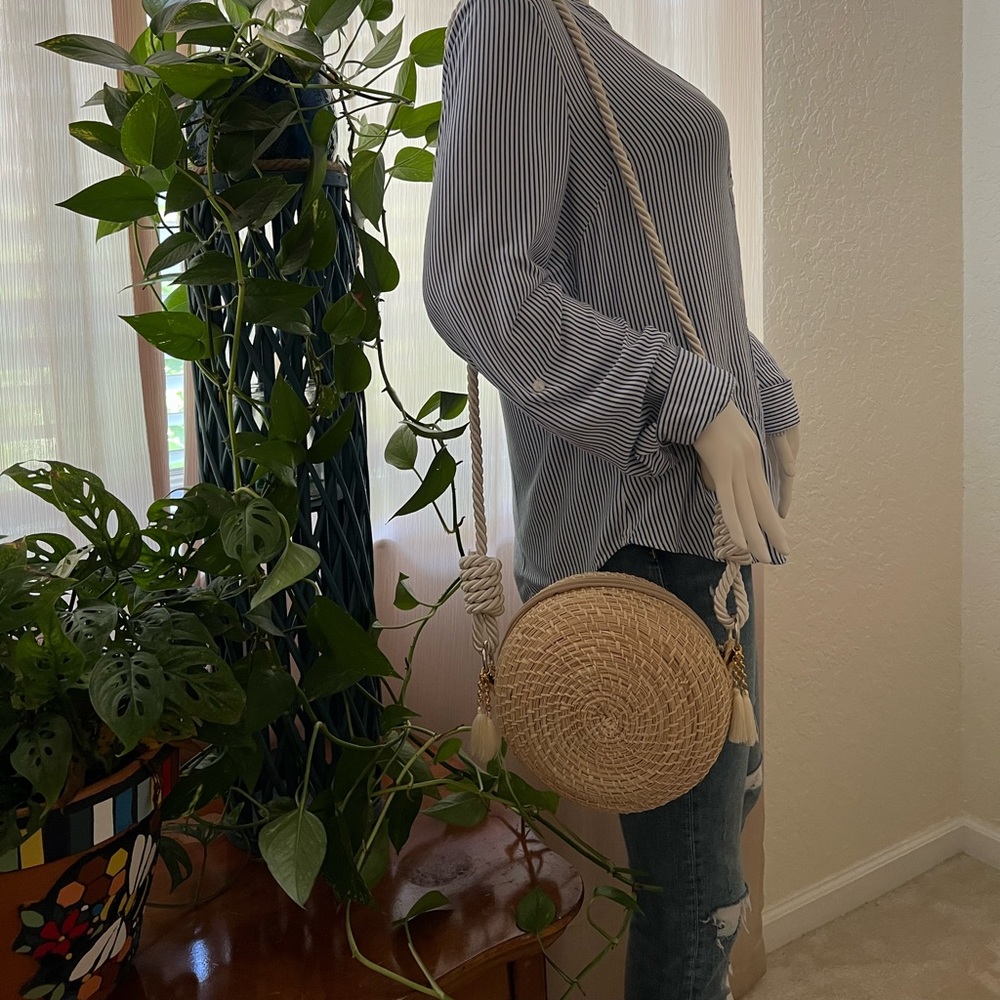 Minimalist Round Handwoven Shoulder Bag - Boho Chic Summer Crossbody Bag